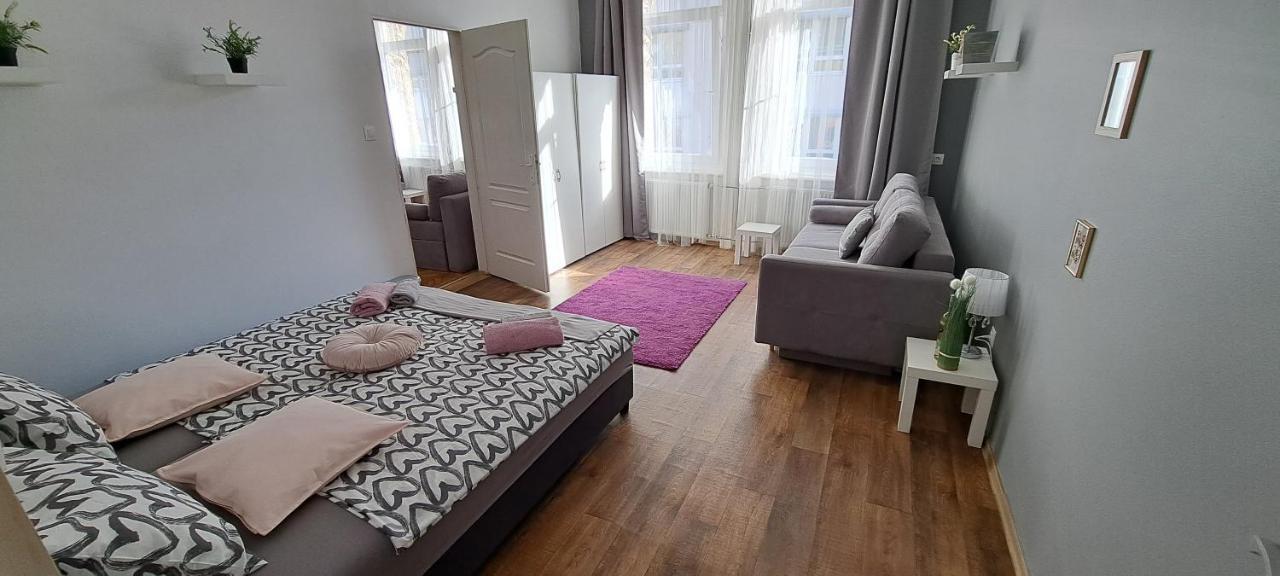 Sweet 16 Apartment In The Party District Budapest Ngoại thất bức ảnh