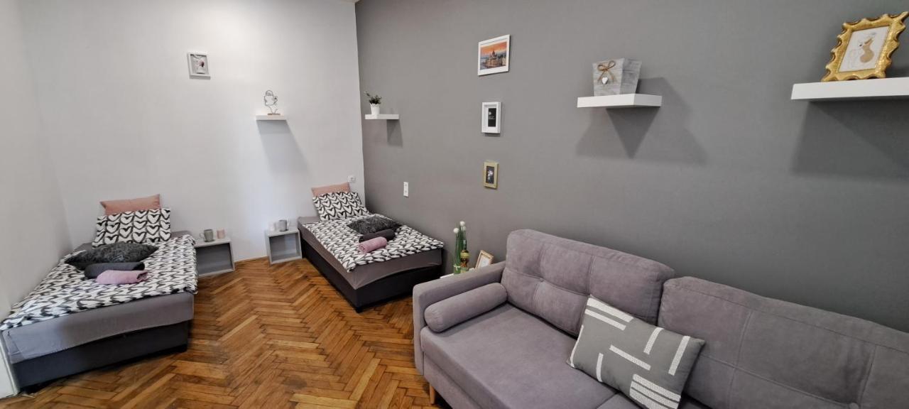 Sweet 16 Apartment In The Party District Budapest Ngoại thất bức ảnh